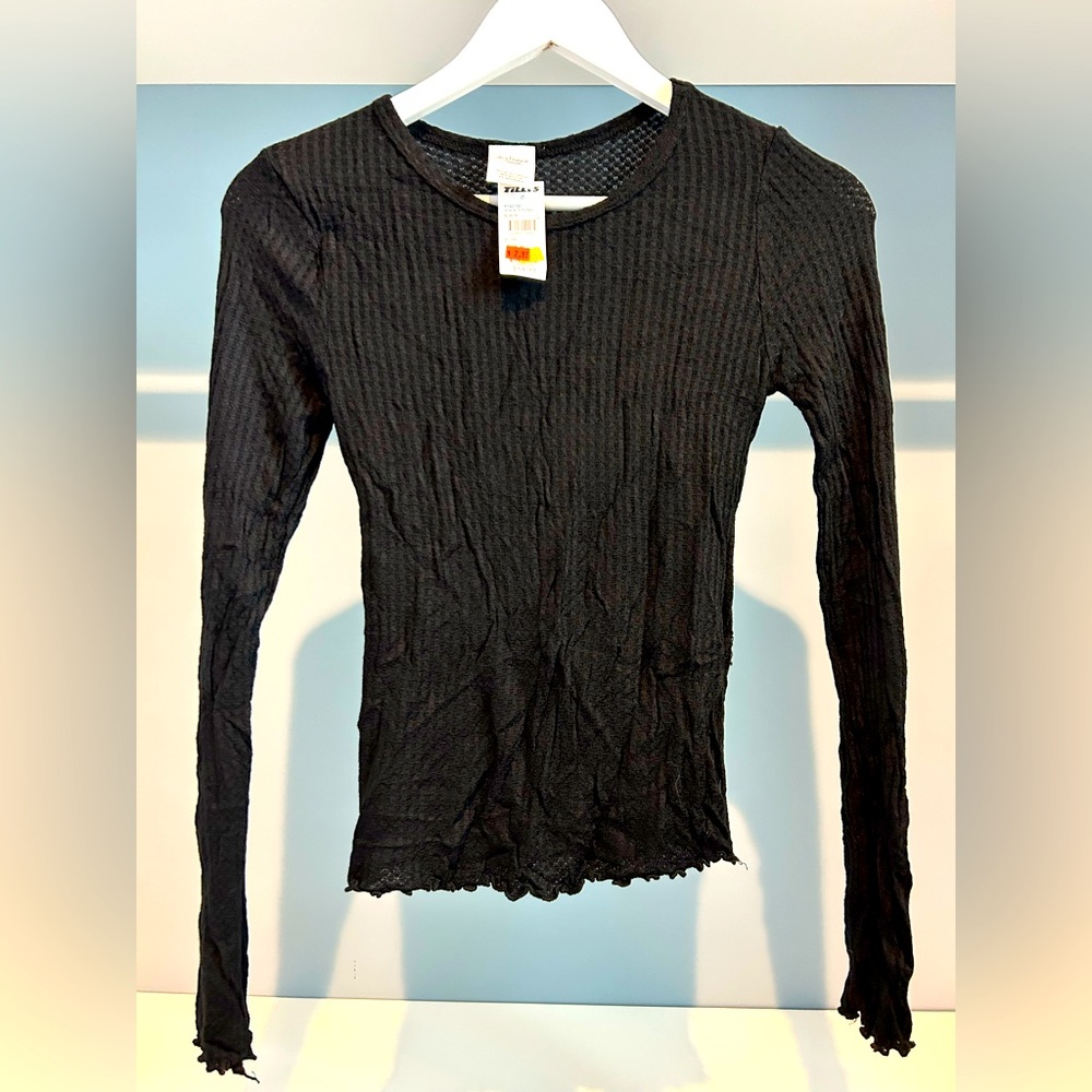NWT Tilly’s Black Long Sleeve Ribbed Top. Sz medium. Ruffled edges. So cute!